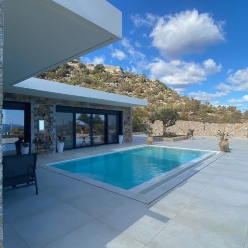 Luxury one level villa for sale with pool and sea view