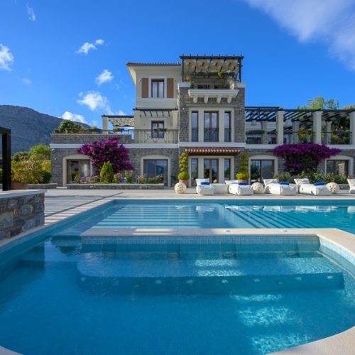 Α villa with marvelous view to the sea for sale
