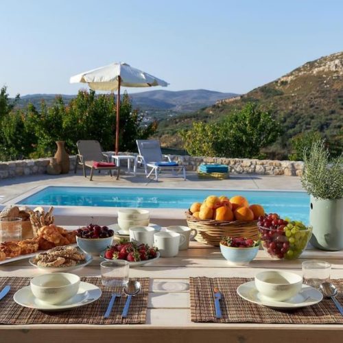Charming 3-bedroom villa with mountain views in Heraklion mainland, Crete
